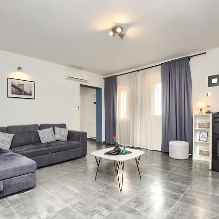 House Loborika 2227 Tatil Evi