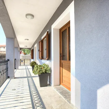 Ferienhaus House Loborika 2227 *
