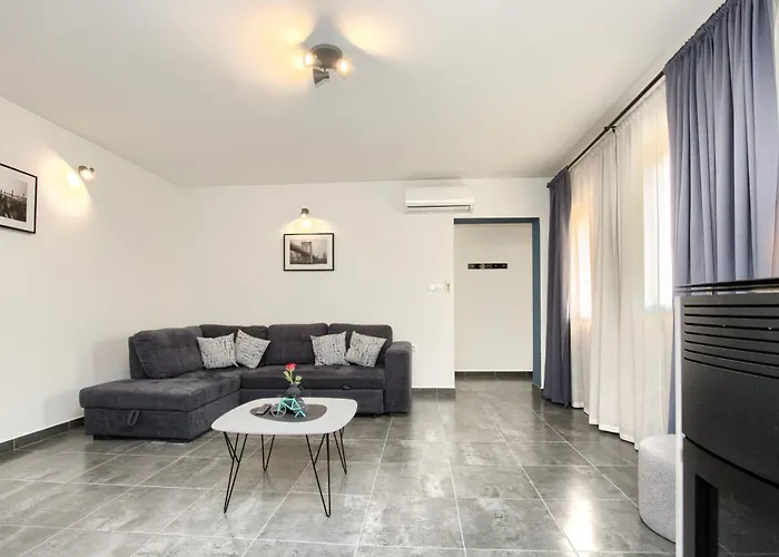 Tatil Evi House Loborika 2227 Marčana