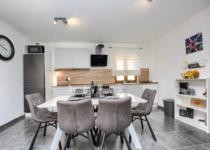 House Loborika 2227 Tatil Evi Marčana