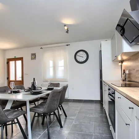 House Loborika 2227 Дом отдыха Marcana