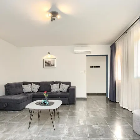 Дом отдыха House Loborika 2227 Marcana